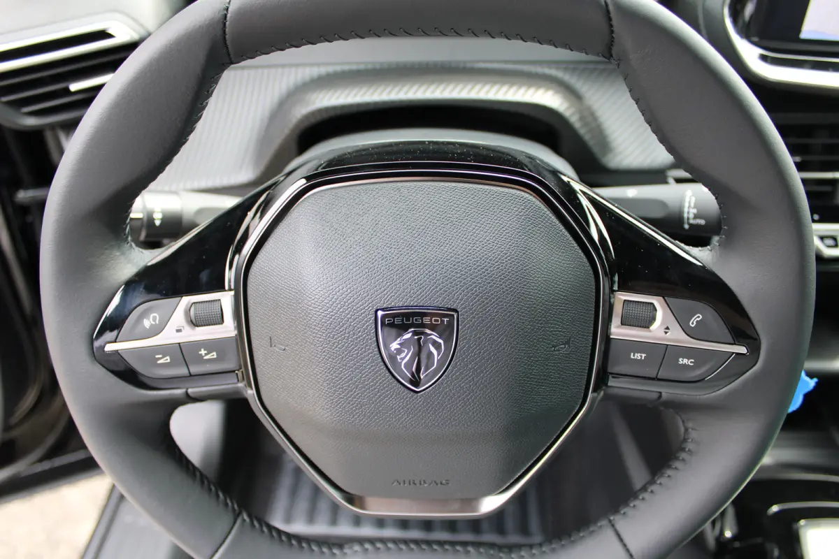 Business Apple Carplay/Android Auto | Cruise Control | Climate Control | Camera
