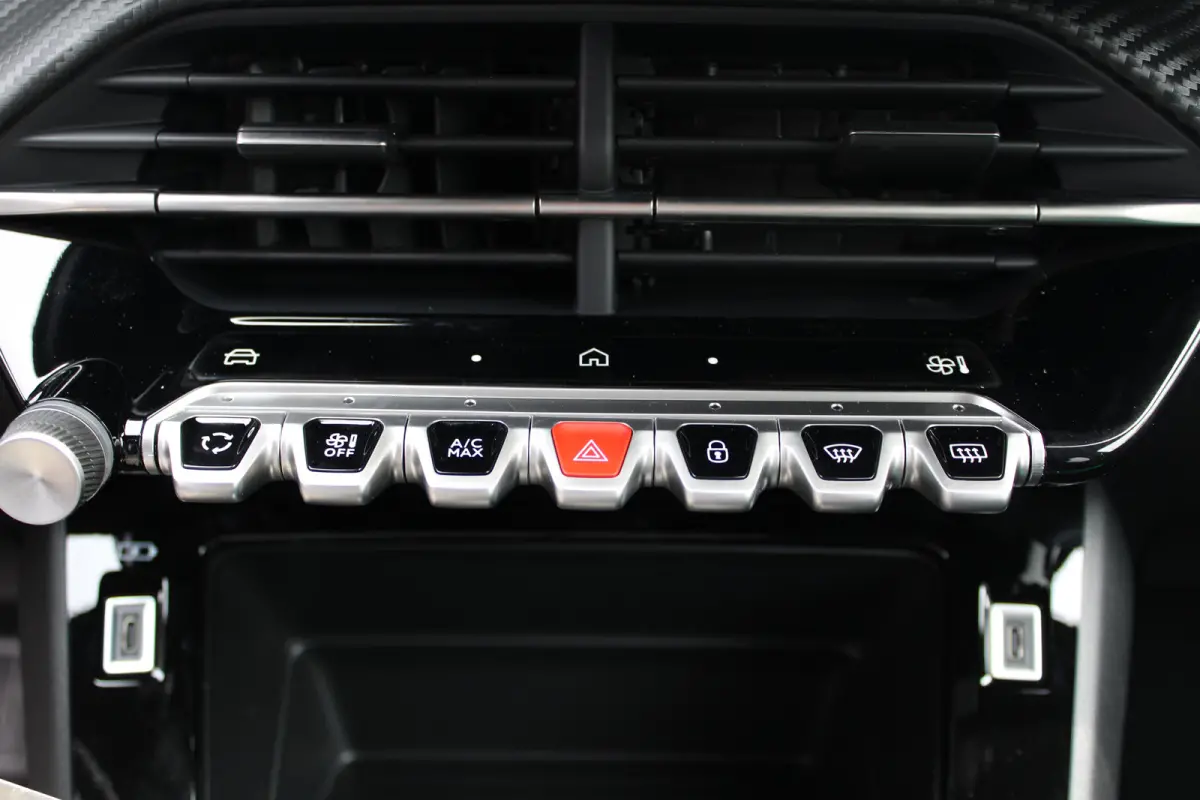 Business Apple Carplay/Android Auto | Cruise Control | Climate Control | Camera