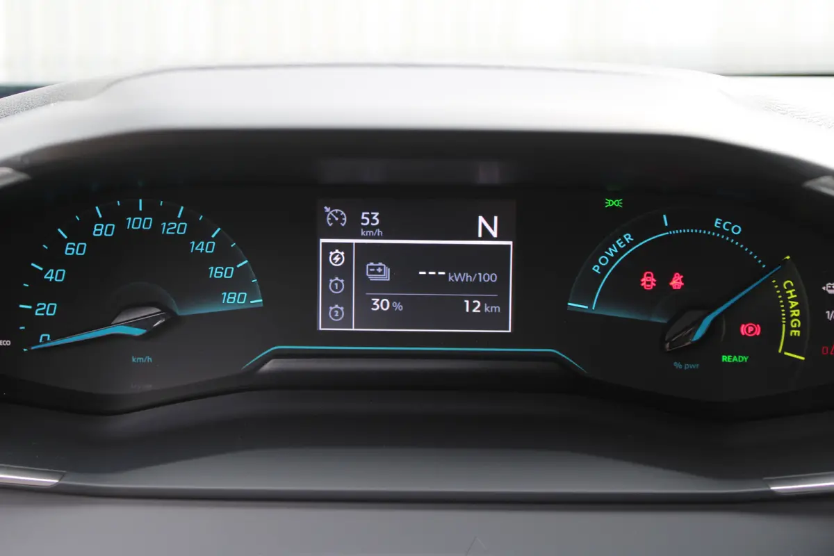 Business Apple Carplay/Android Auto | Cruise Control | Climate Control | Camera
