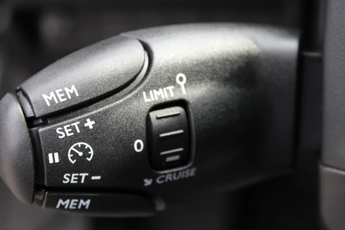 Business Apple Carplay/Android Auto | Cruise Control | Climate Control | Camera
