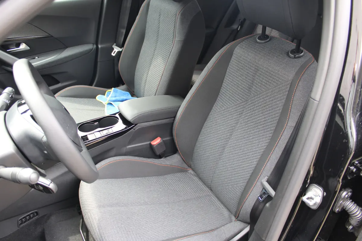 Business Apple Carplay/Android Auto | Cruise Control | Climate Control | Camera