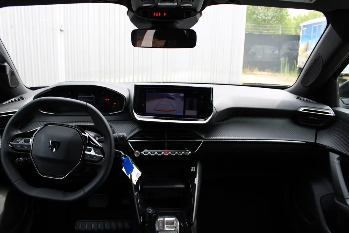 Business Apple Carplay/Android Auto | Cruise Control | Climate Control | Camera