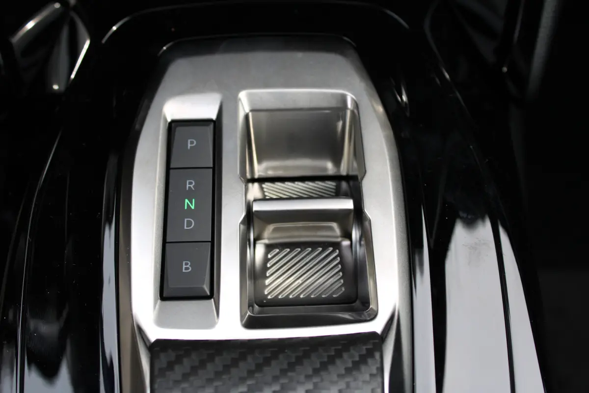 Business Apple Carplay/Android Auto | Cruise Control | Climate Control | Camera
