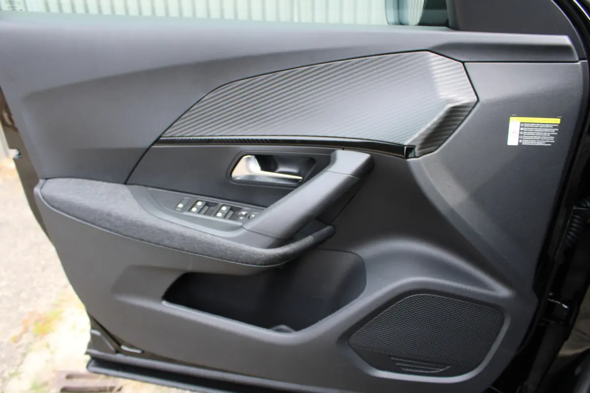Business Apple Carplay/Android Auto | Cruise Control | Climate Control | Camera