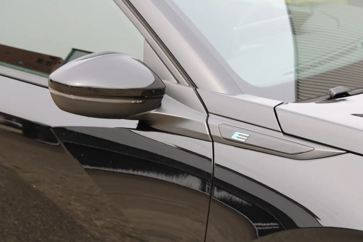 Business Apple Carplay/Android Auto | Cruise Control | Climate Control | Camera