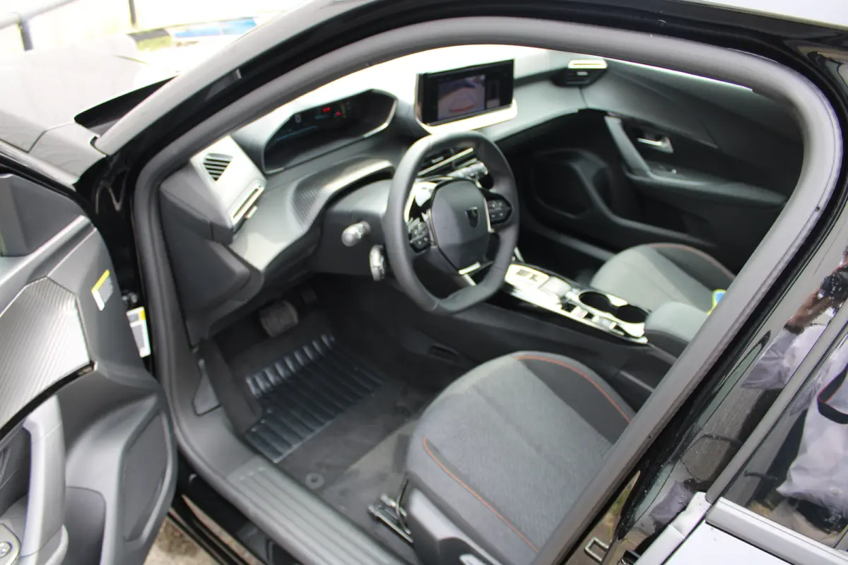Business Apple Carplay/Android Auto | Cruise Control | Climate Control | Camera