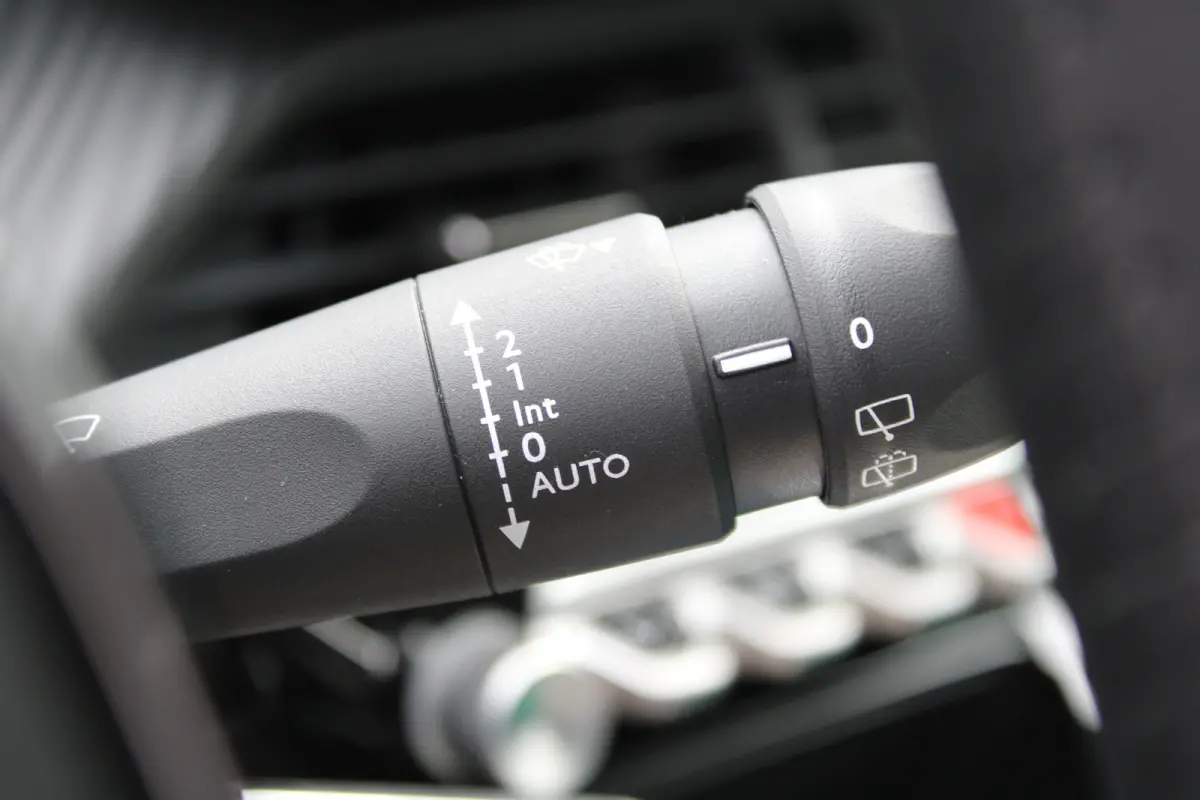 Business Apple Carplay/Android Auto | Cruise Control | Climate Control | Camera