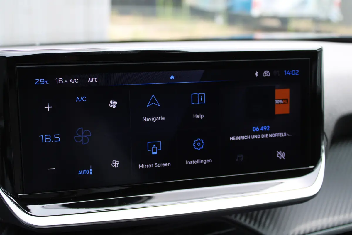 Business Apple Carplay/Android Auto | Cruise Control | Climate Control | Camera
