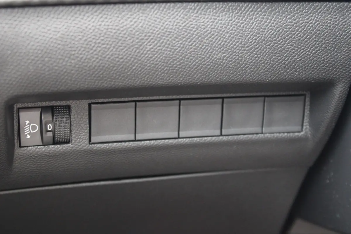 Business Apple Carplay/Android Auto | Cruise Control | Climate Control | Camera