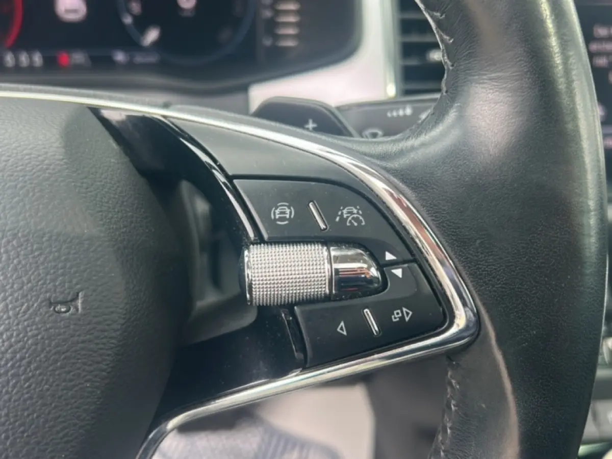 2.0 TDI DSG AMBITION PANO-DAK/PDC/ACC/STOELVERW/CARPLAY