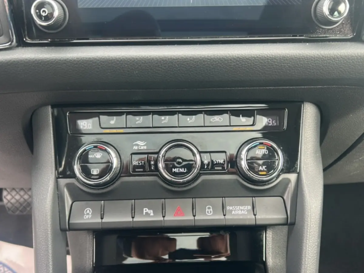 2.0 TDI DSG AMBITION PANO-DAK/PDC/ACC/STOELVERW/CARPLAY
