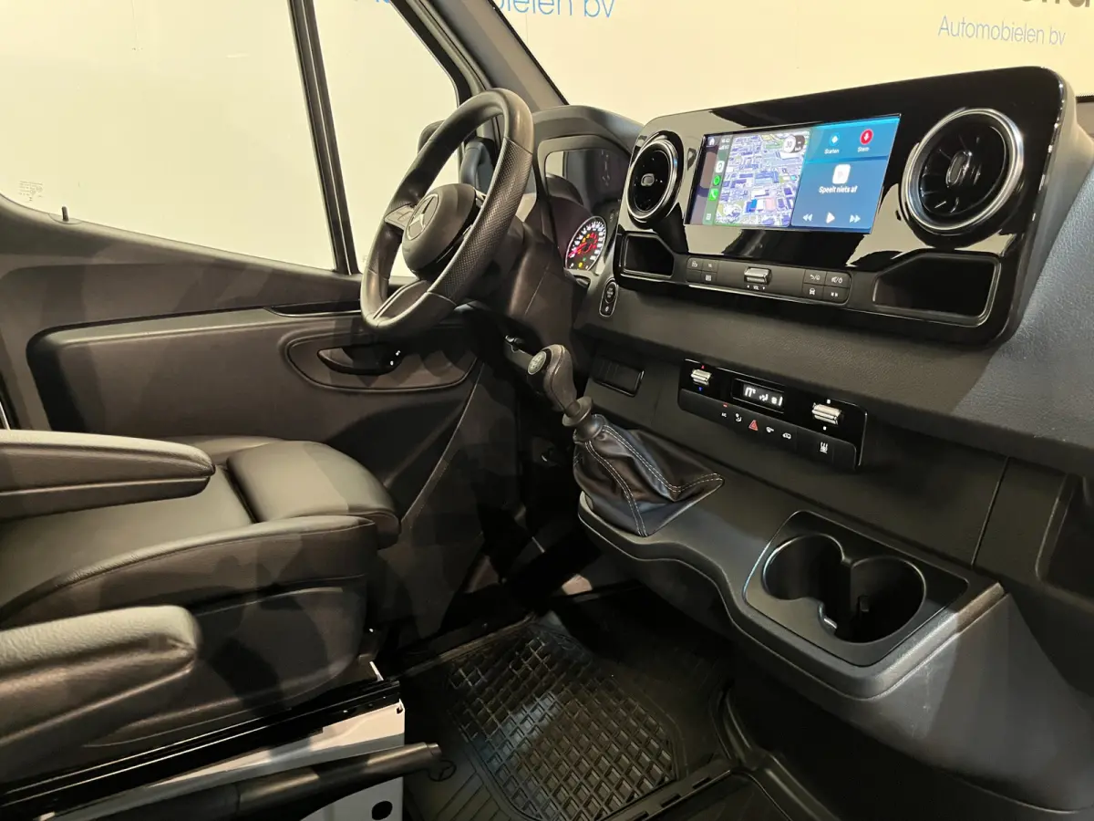 317 CDI L3 RWD DC Dubbel Cabine Open Laadbak / Euro 6 / Trekhaak 3500 KG / Airco / Camera / CarPlay / Cruise Control Adap. / 6-Zits /