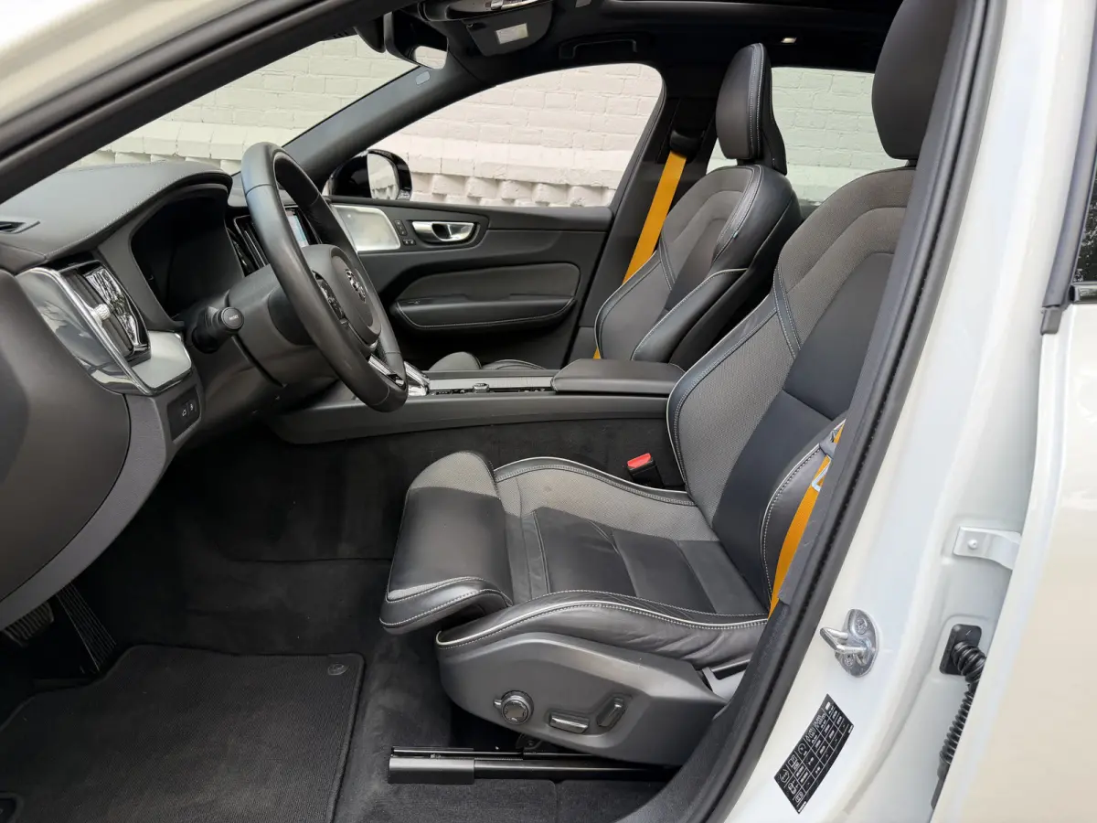 2.0 T8 Plug-in-hybrid AWD Polestar Engineered SOH 99%! Schuif/kantel dak Bowers&Wilkins SOH 99%!