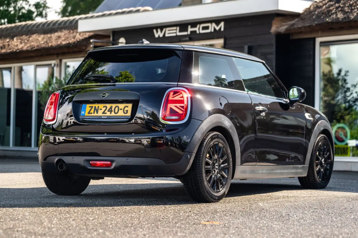 1.5 One Chili NL Auto I Dealeronderhouden I NAP I Sportstoelen I Parkeersensoren I Keyless I Led I Half Leder