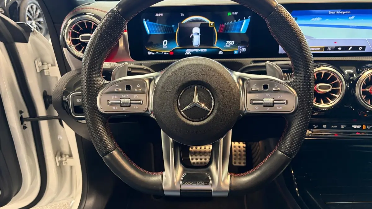 CLA SHOOTING BRAKE AMG 35 306PK 4MATIC PREMIUM PLUS / NAVI / LEDER / FULL-LED / CLIMA / 19" LMV / PANO. DAK / KEYLESS / BURMESTER / CAMERA /  UNIEK / ORG. NL. !!