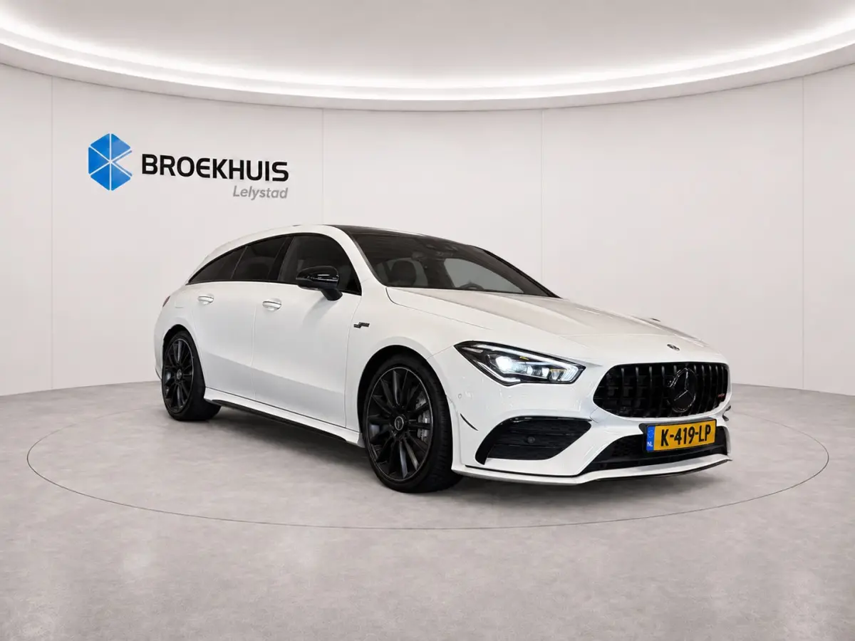 CLA SHOOTING BRAKE AMG 35 306PK 4MATIC PREMIUM PLUS / NAVI / LEDER / FULL-LED / CLIMA / 19" LMV / PANO. DAK / KEYLESS / BURMESTER / CAMERA /  UNIEK / ORG. NL. !!