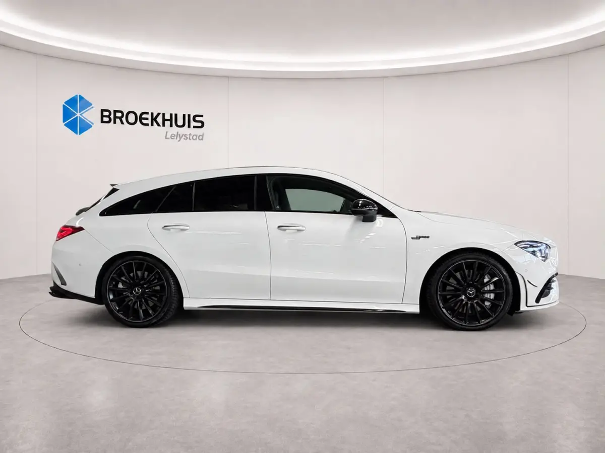 CLA SHOOTING BRAKE AMG 35 306PK 4MATIC PREMIUM PLUS / NAVI / LEDER / FULL-LED / CLIMA / 19" LMV / PANO. DAK / KEYLESS / BURMESTER / CAMERA /  UNIEK / ORG. NL. !!