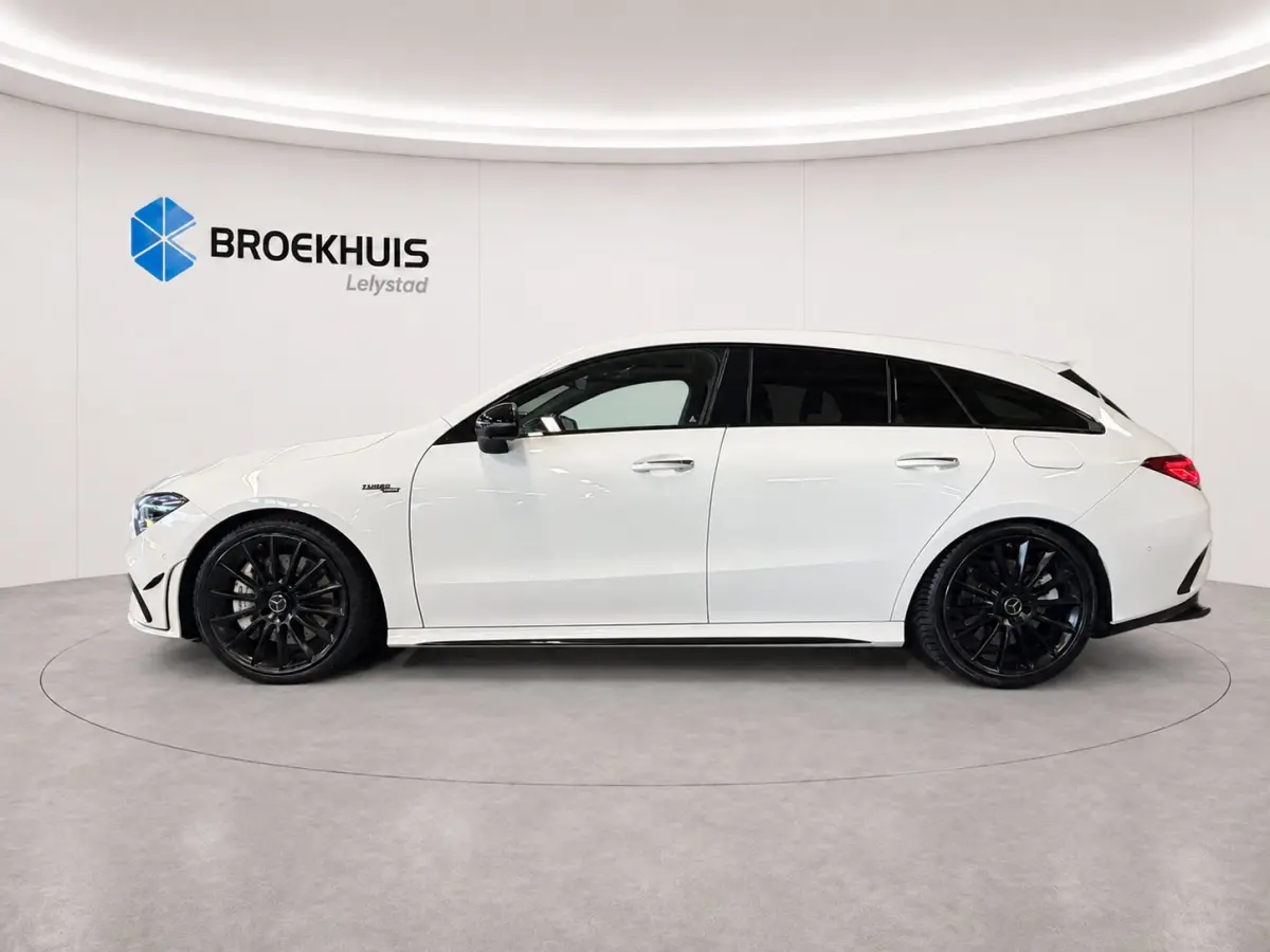 CLA SHOOTING BRAKE AMG 35 306PK 4MATIC PREMIUM PLUS / NAVI / LEDER / FULL-LED / CLIMA / 19" LMV / PANO. DAK / KEYLESS / BURMESTER / CAMERA /  UNIEK / ORG. NL. !!