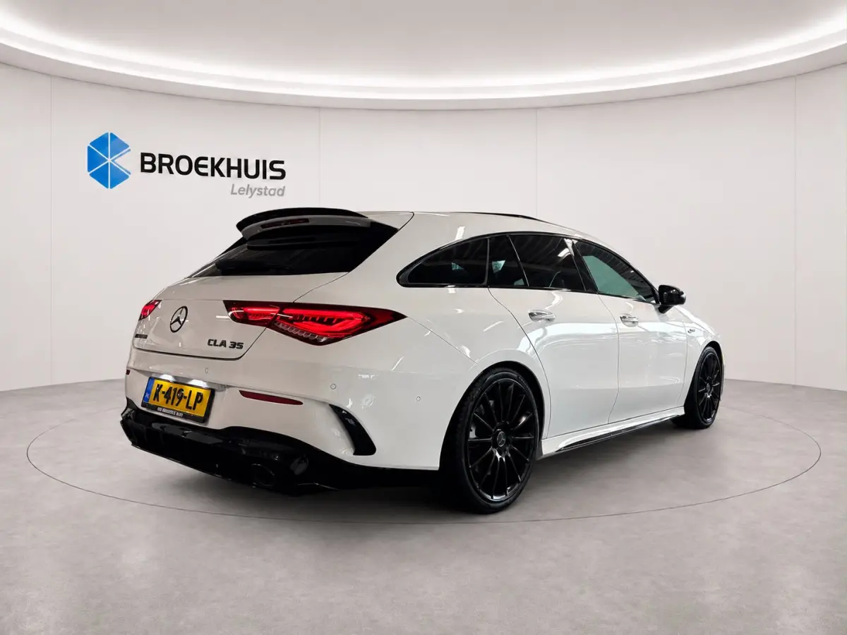 CLA SHOOTING BRAKE AMG 35 306PK 4MATIC PREMIUM PLUS / NAVI / LEDER / FULL-LED / CLIMA / 19" LMV / PANO. DAK / KEYLESS / BURMESTER / CAMERA /  UNIEK / ORG. NL. !!