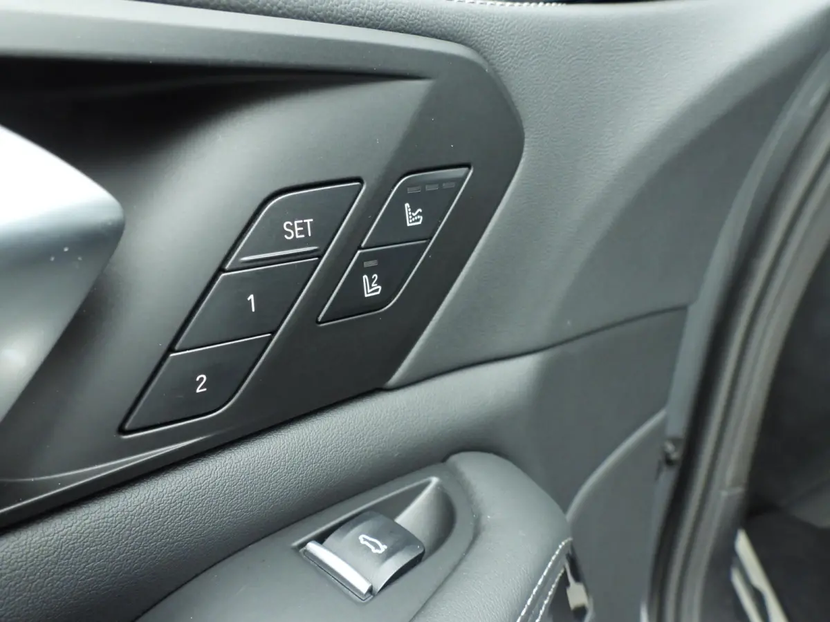 M60i xDrive | M-Sportpakket | LED | Leder | HUD | Panoramadak | Active steering | Comfortzetels | DAB | Bowers & Wilkins sound | Alu 22 inch