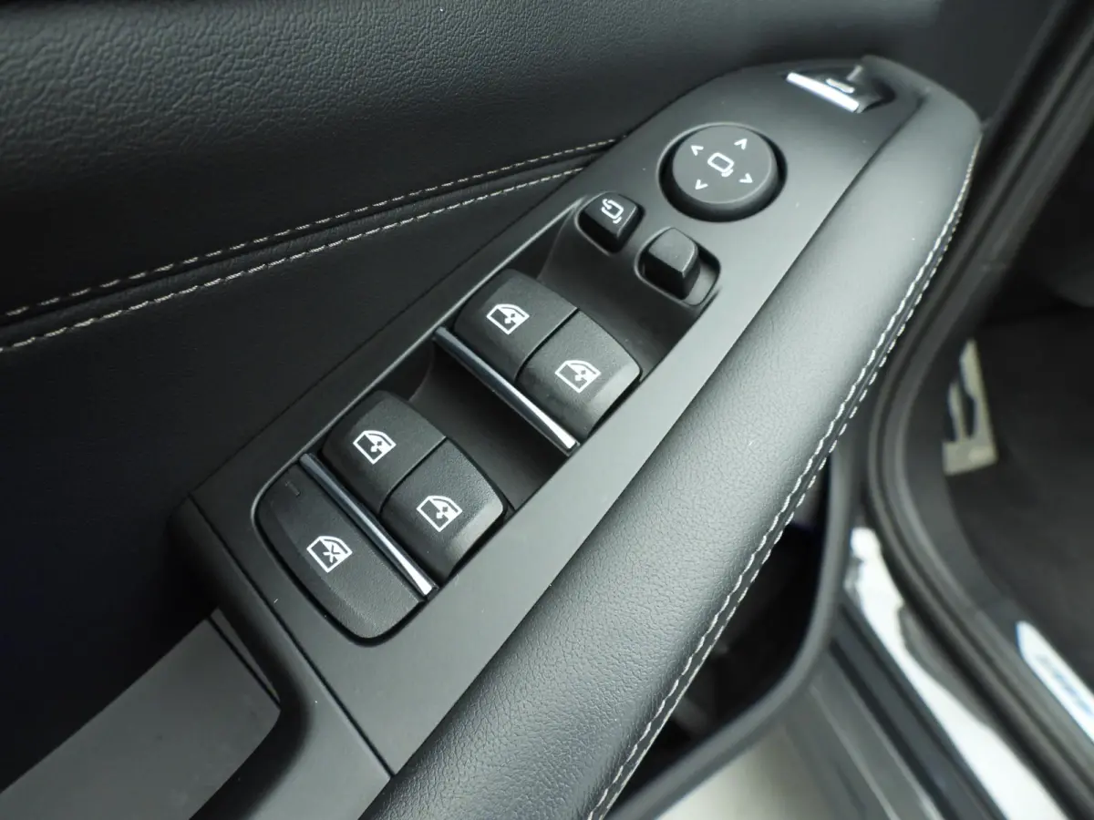 M60i xDrive | M-Sportpakket | LED | Leder | HUD | Panoramadak | Active steering | Comfortzetels | DAB | Bowers & Wilkins sound | Alu 22 inch