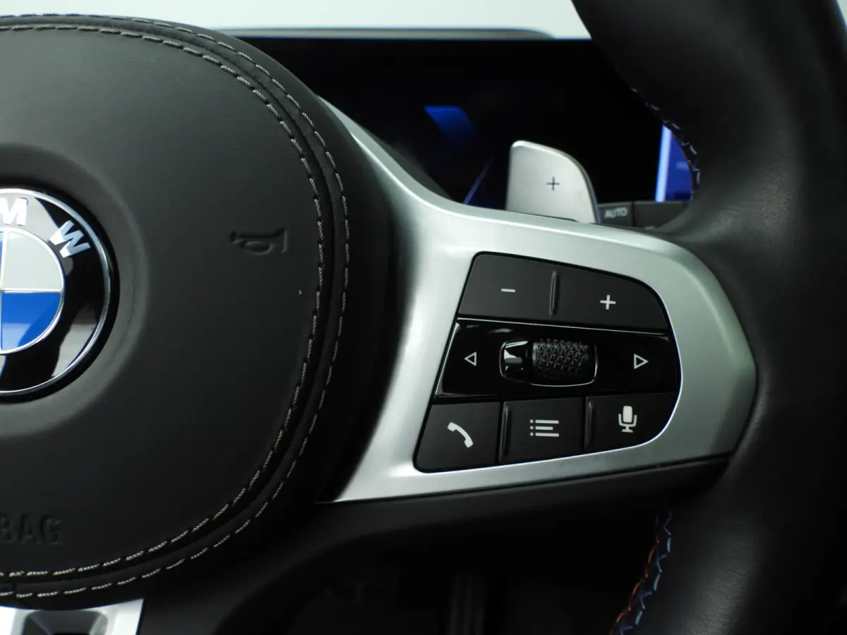 M60i xDrive | M-Sportpakket | LED | Leder | HUD | Panoramadak | Active steering | Comfortzetels | DAB | Bowers & Wilkins sound | Alu 22 inch