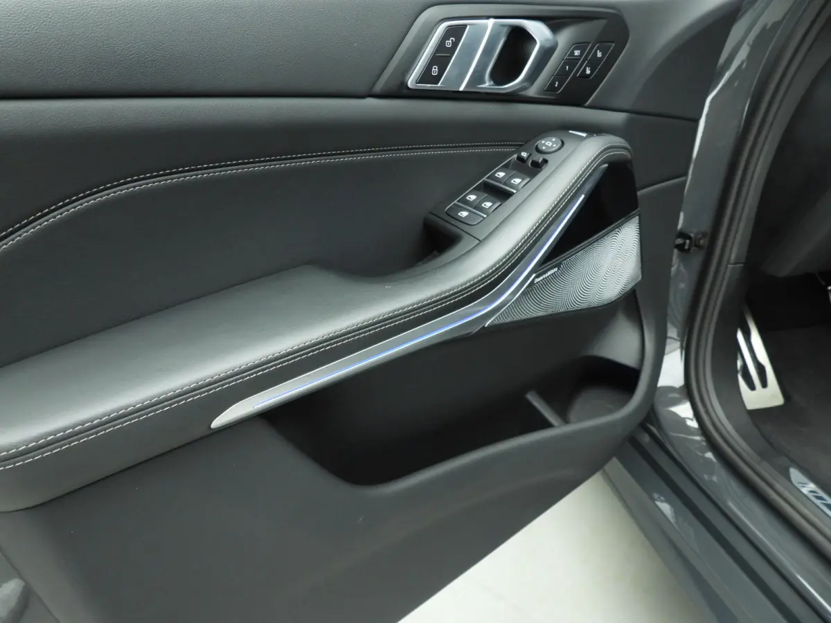 M60i xDrive | M-Sportpakket | LED | Leder | HUD | Panoramadak | Active steering | Comfortzetels | DAB | Bowers & Wilkins sound | Alu 22 inch