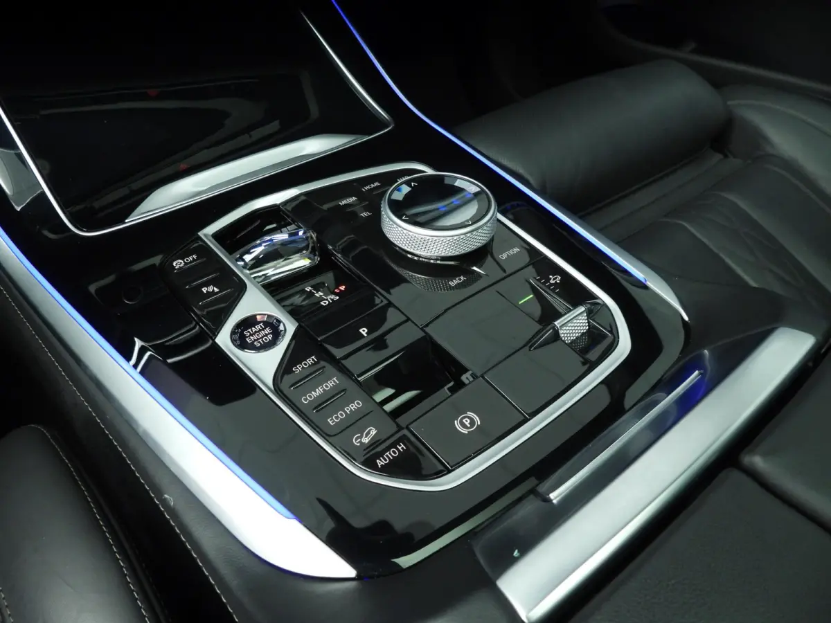 M60i xDrive | M-Sportpakket | LED | Leder | HUD | Panoramadak | Active steering | Comfortzetels | DAB | Bowers & Wilkins sound | Alu 22 inch