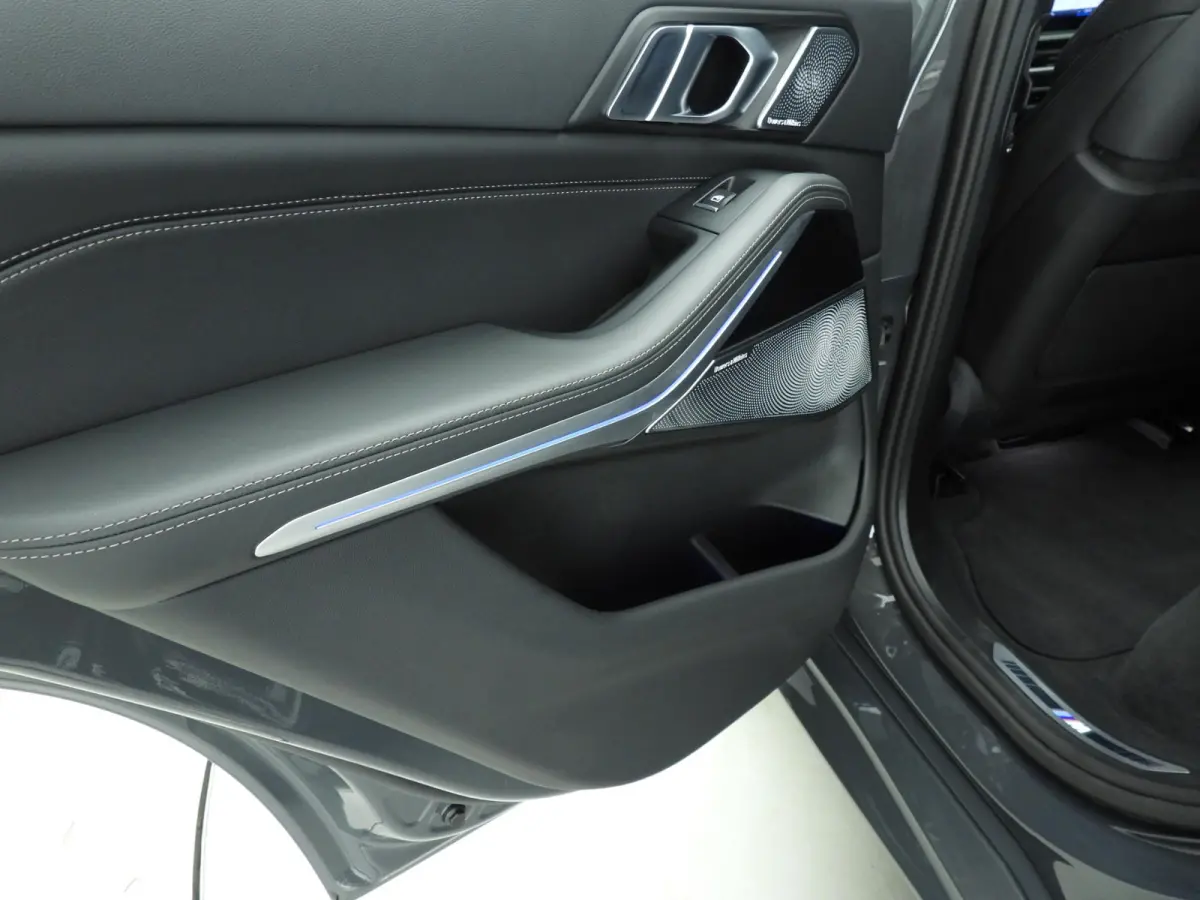 M60i xDrive | M-Sportpakket | LED | Leder | HUD | Panoramadak | Active steering | Comfortzetels | DAB | Bowers & Wilkins sound | Alu 22 inch