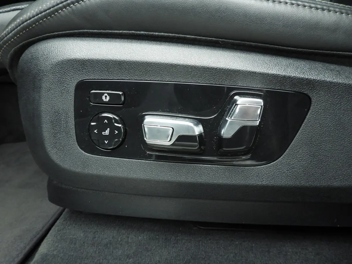 M60i xDrive | M-Sportpakket | LED | Leder | HUD | Panoramadak | Active steering | Comfortzetels | DAB | Bowers & Wilkins sound | Alu 22 inch