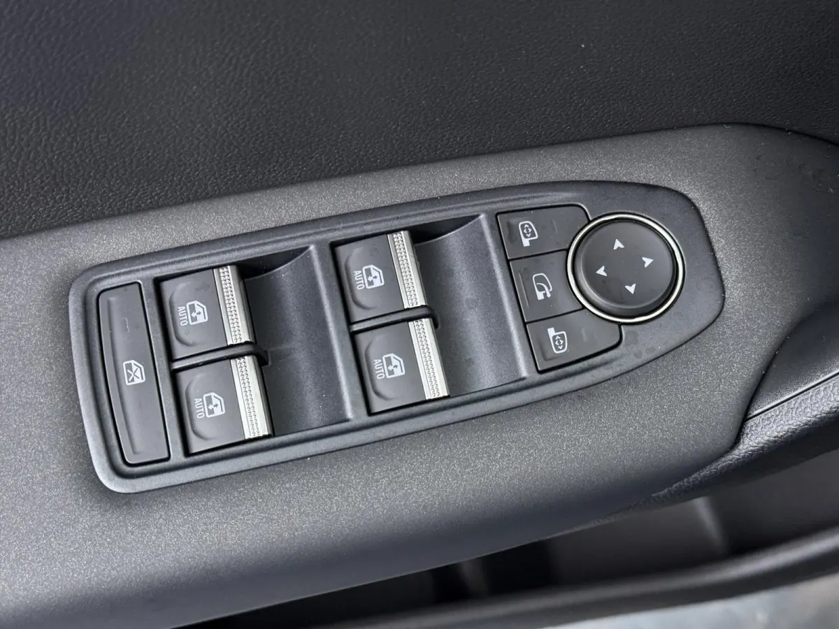 1.8 HEV Intense | €2.000 voorraadvoordeel! | Apple Carplay / Android auto | Keyless | Cruise control | Achteruitrijcamera