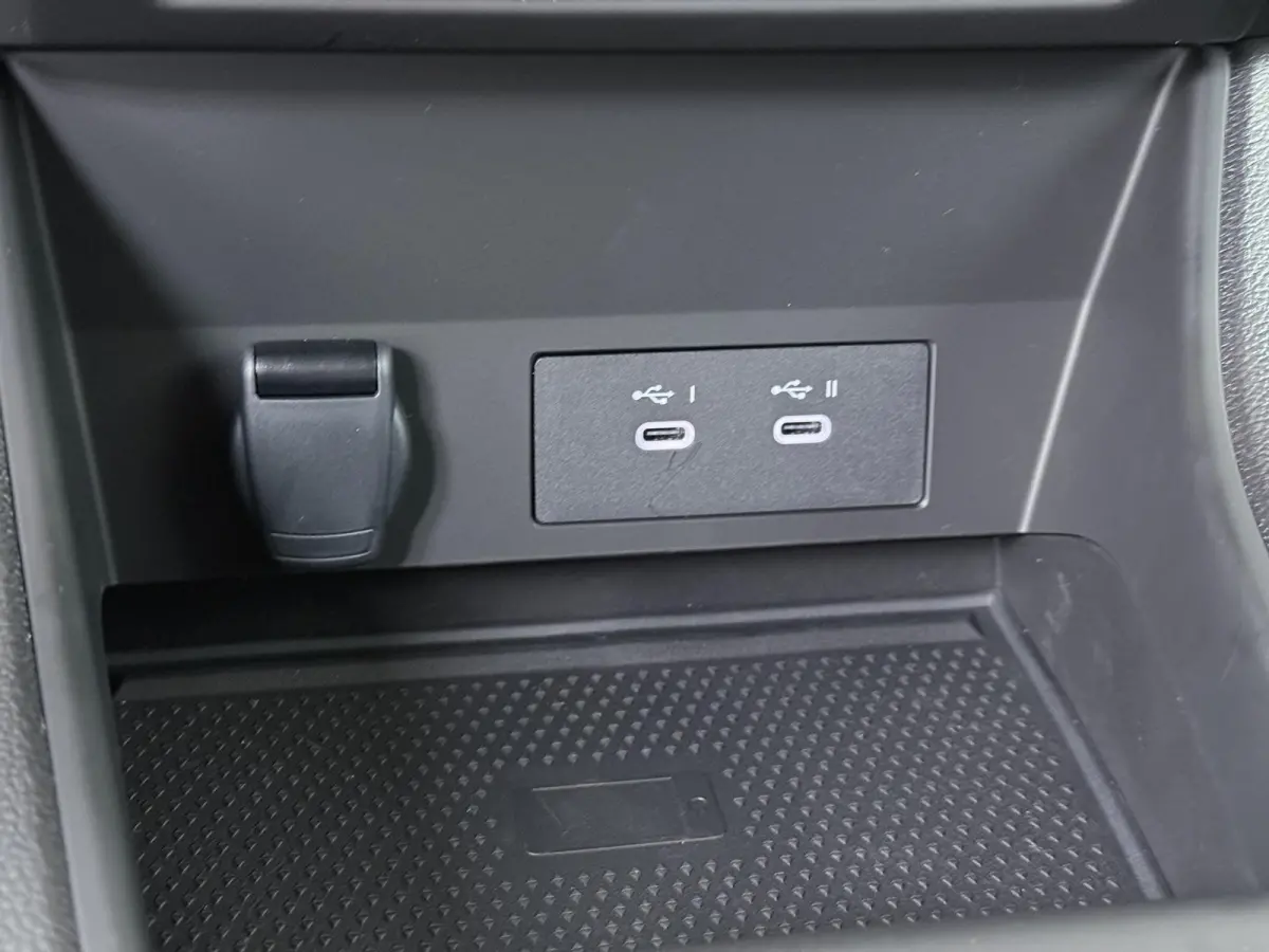 1.8 HEV Intense | €2.000 voorraadvoordeel! | Apple Carplay / Android auto | Keyless | Cruise control | Achteruitrijcamera