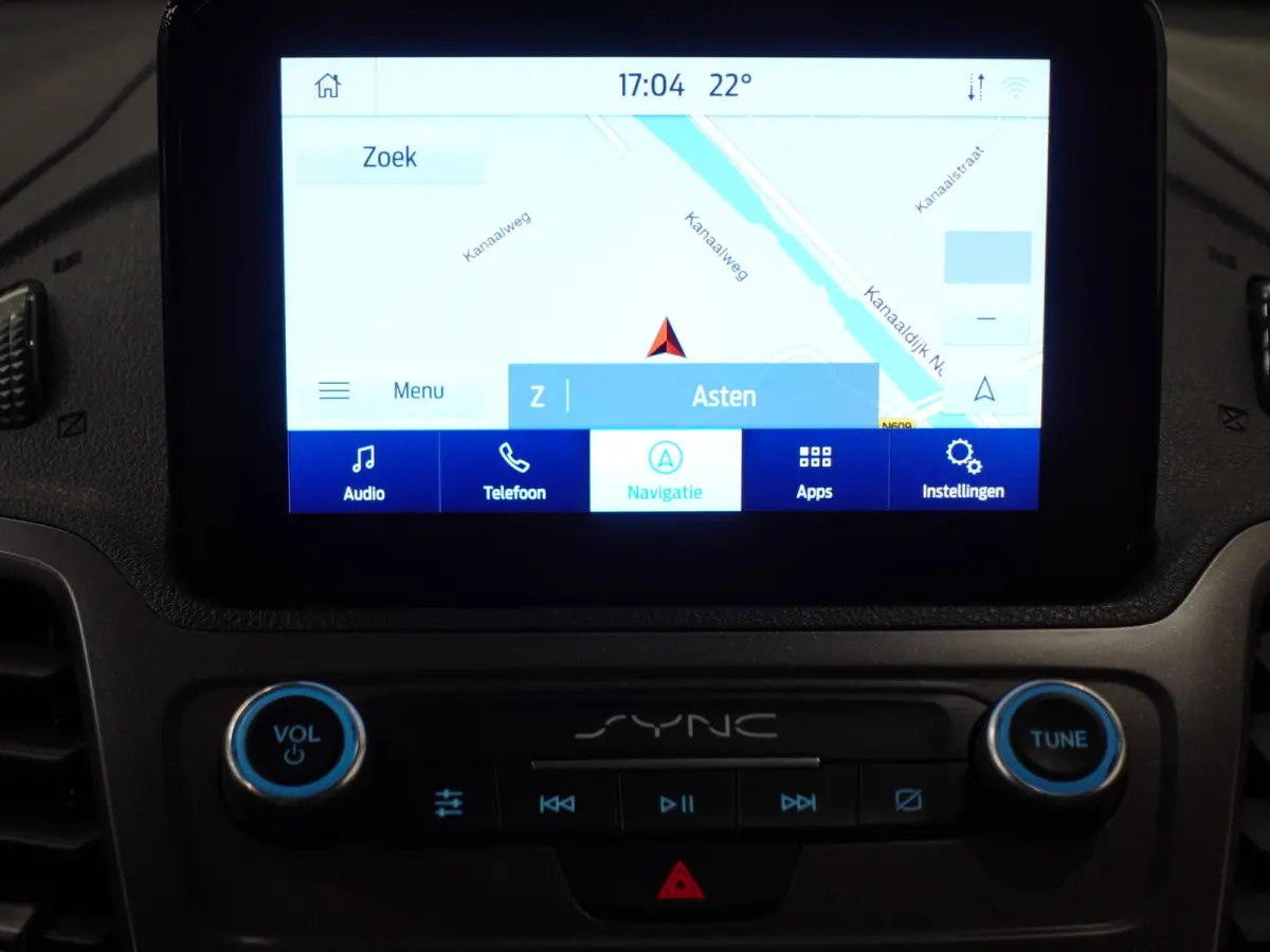 100pk L2 Trend Automaat Trekhaak Airco Navigatie Cruise control