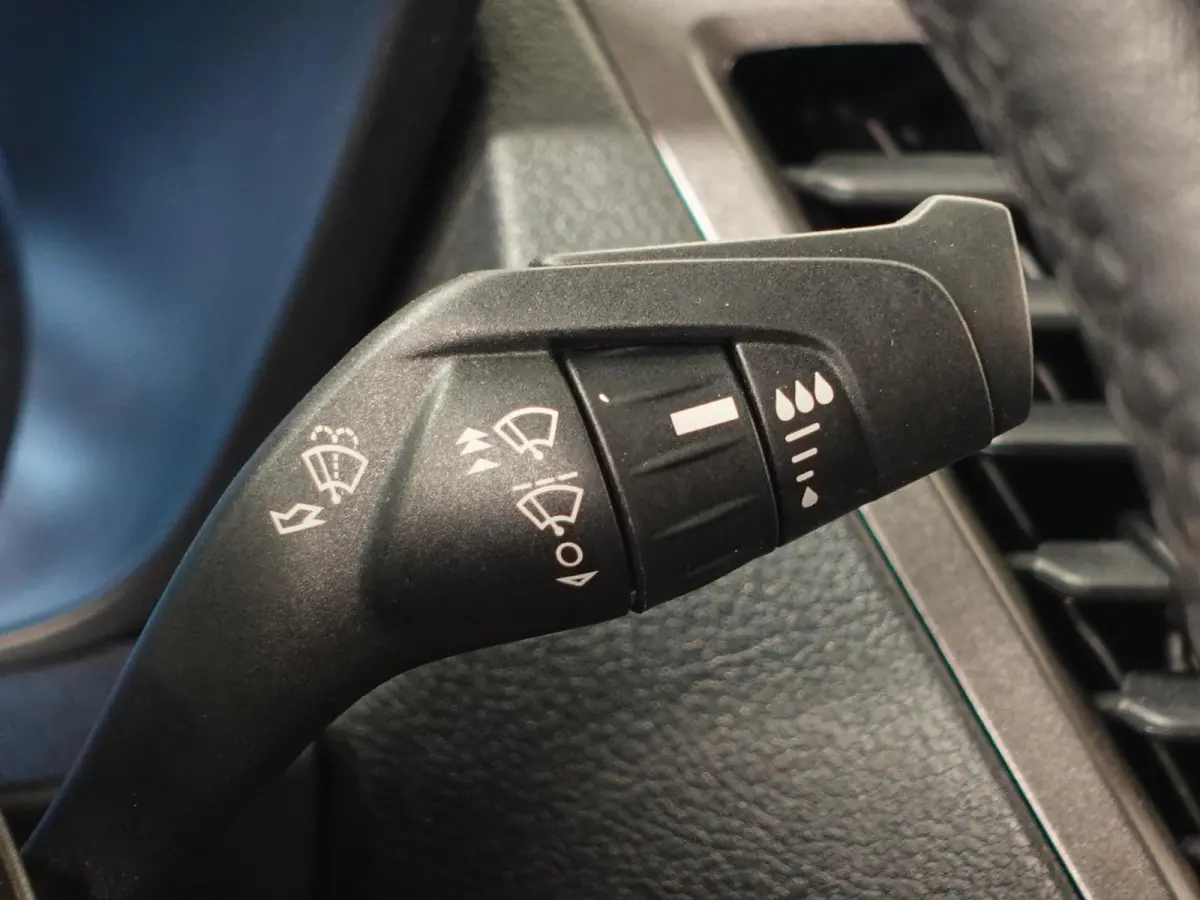 100pk L2 Trend Automaat Trekhaak Airco Navigatie Cruise control