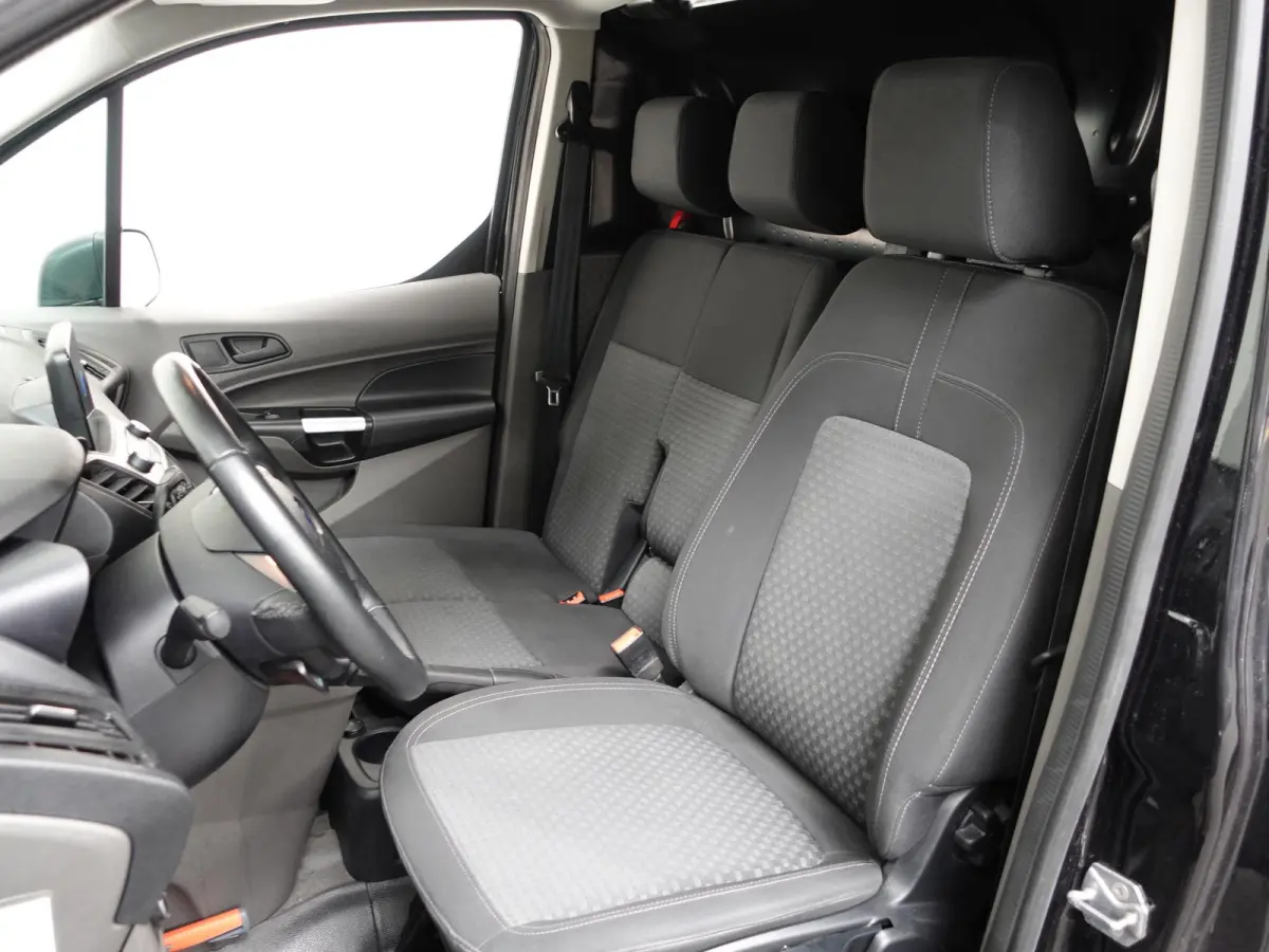 100pk L2 Trend Automaat Trekhaak Airco Navigatie Cruise control