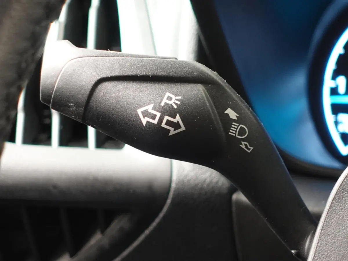 100pk L2 Trend Automaat Trekhaak Airco Navigatie Cruise control
