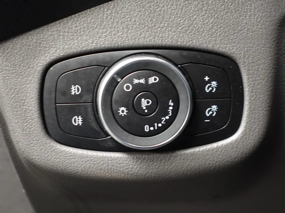 100pk L2 Trend Automaat Trekhaak Airco Navigatie Cruise control