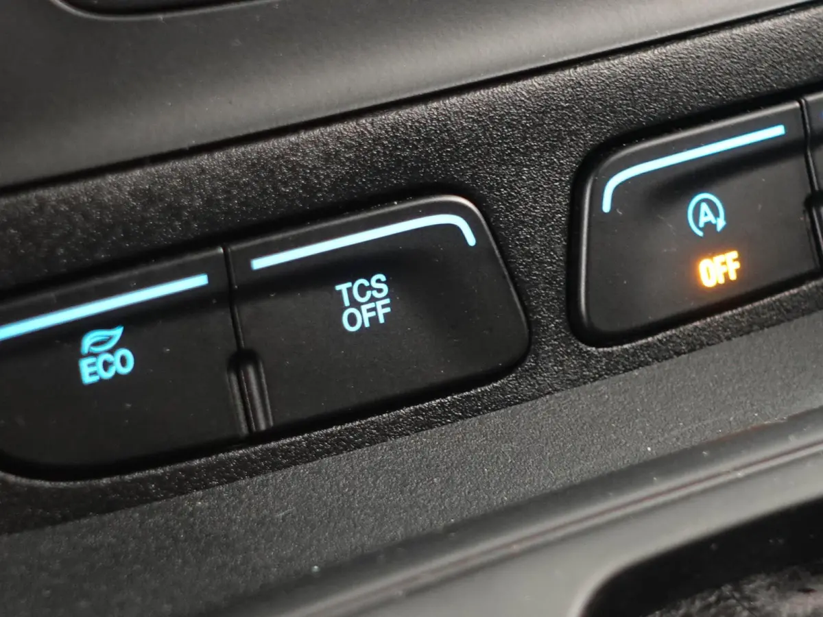 100pk L2 Trend Automaat Trekhaak Airco Navigatie Cruise control