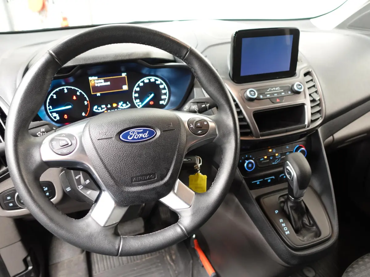 100pk L2 Trend Automaat Trekhaak Airco Navigatie Cruise control