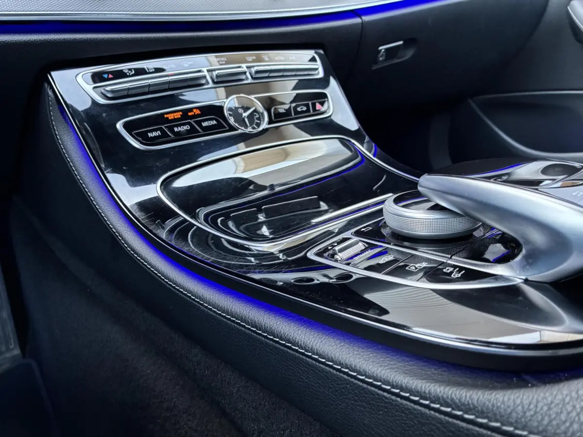 350 e Lease Edition Auto NL Auto Camera 16 Vol Opties Nieuw Model Perfecte Staat Carplay Sfeerverlichting Navi