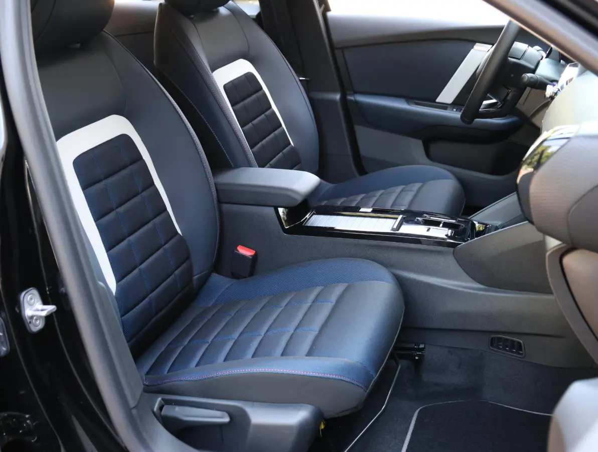 1.2 Hybrid 145pk Collection | SNEL RIJDEN | Camera | Zwarte velgen | Draadloos Apple Carplay en Android Auto