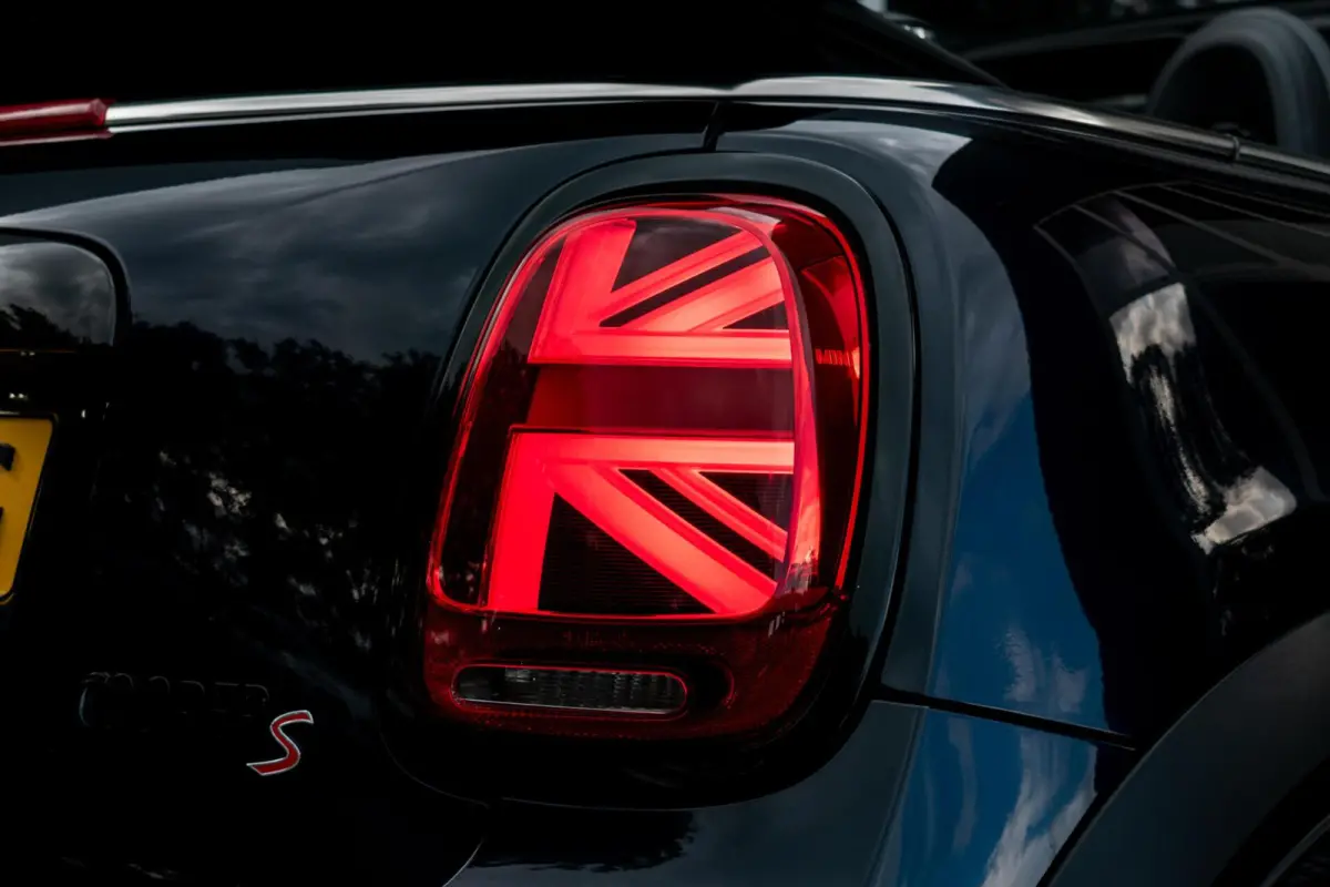2.0 S John Cooper Works F1|STOELVERWARMING|ALCANTARA|CARPLAY|CAMERA|LED