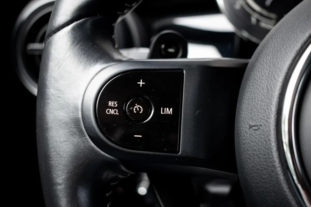 2.0 S John Cooper Works F1|STOELVERWARMING|ALCANTARA|CARPLAY|CAMERA|LED