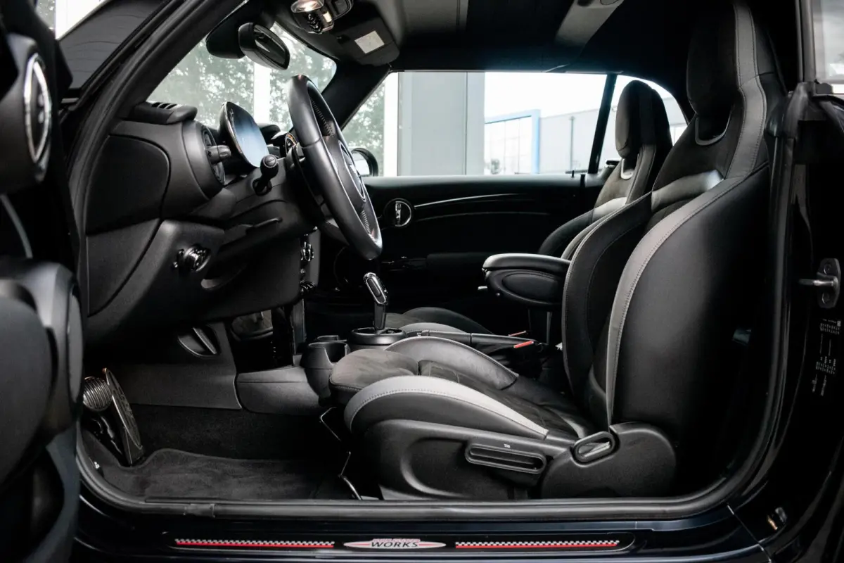 2.0 S John Cooper Works F1|STOELVERWARMING|ALCANTARA|CARPLAY|CAMERA|LED