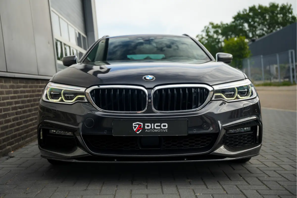 540i 340 pk xDrive High Executive M-Sportpakket / Pano-Dak/ Bowers&Wilkins/ Massage/ Head-Up/ Soft-Close/ Adap.Ond./ Nappa-Leder/ Adap.Cruise/ Stoel.Verw/ Stuur-Verw/ Trekhaak/ 20'' LMV