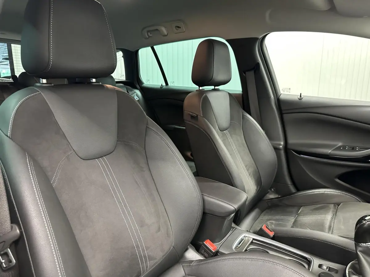 1.2 Blitz Elegance CARPLAY ECC NAVI CRUISE LM.