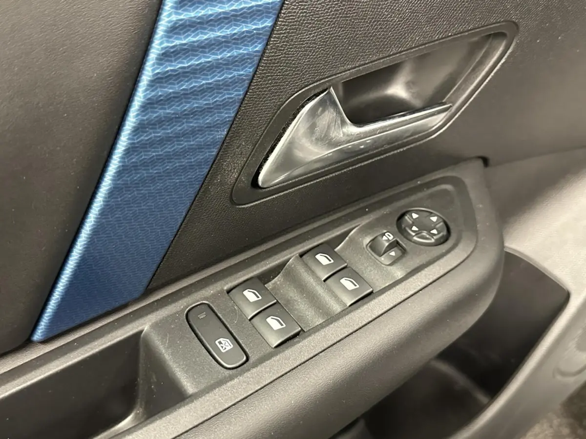 Feel Pack 50 kWh SOH 89,6% CARPLAY CAMERA NAVI CRUISE ECC LM.