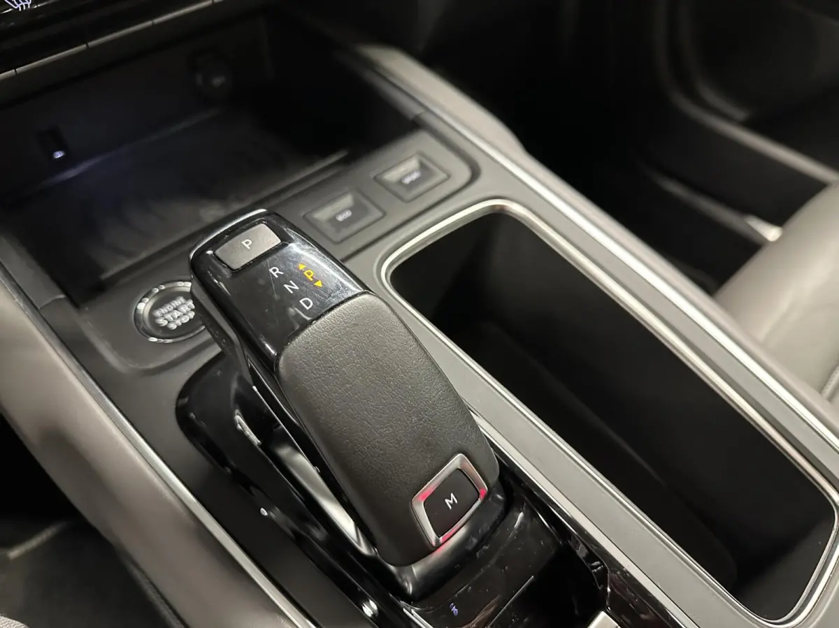 1.2 PureTech Business Plus CAMERA LEER CARPLAY NAVI ECC ADAPTIEF CRUISE.