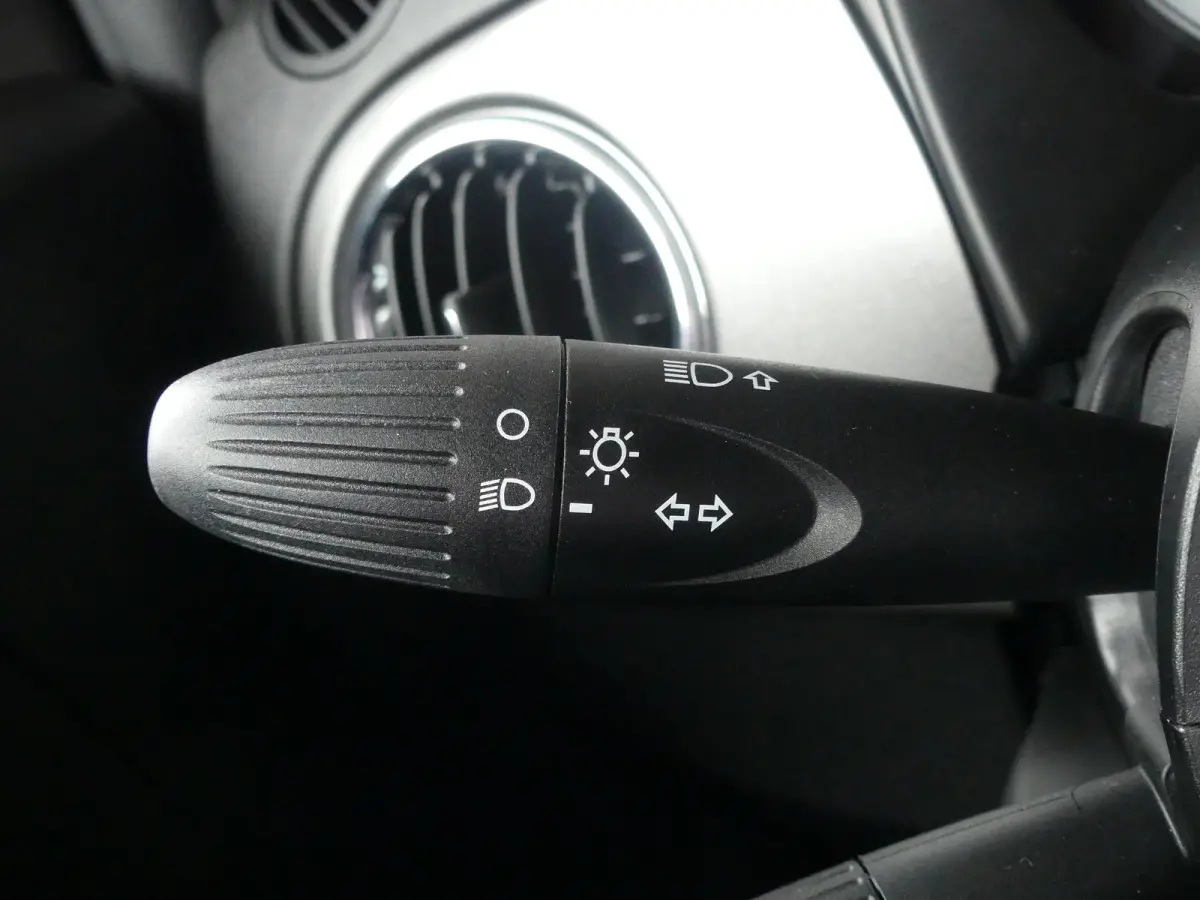 1.0 Hybrid Club | ELEKTRISCH SCHUIFDAK | PARKEERSENSOREN | CRUISE | AIRCO | APPLE CARPLAY / ANDROID AUTO |