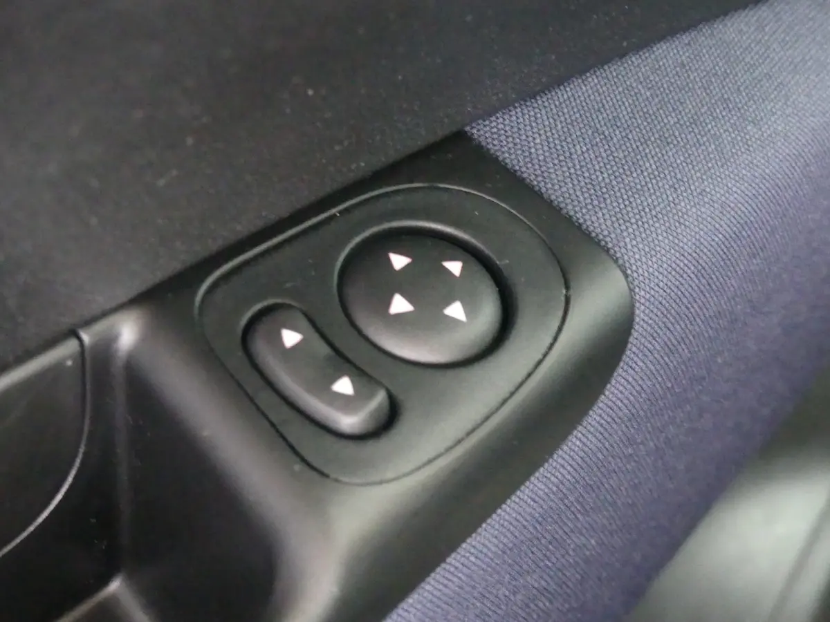 1.0 Hybrid Club | ELEKTRISCH SCHUIFDAK | PARKEERSENSOREN | CRUISE | AIRCO | APPLE CARPLAY / ANDROID AUTO |